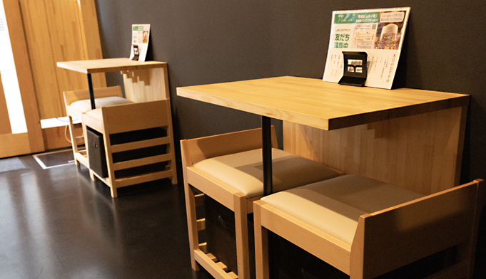 1F table inside the store, 매장 1층 테이블, 店内一楼桌子